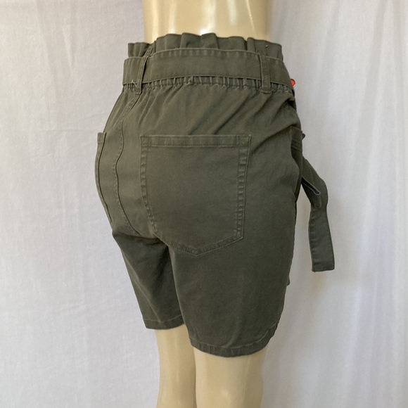 AVA & VIV Women’s Chic And Stylish Paper Bag Olive Shorts Plus Size 1X NWOT - Picture 2 of 6